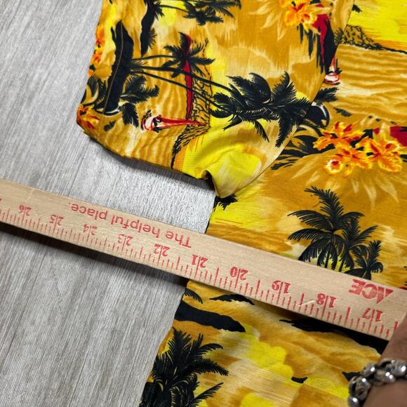 Rima BeachWorld Hawaiian Shirt Men’s Medium Sunset Palm Tree Surfer Print Yellow - Picture 4 of 5